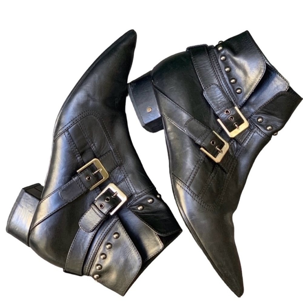Pointy toed, ankle boots. Silver buckles . Very classy.